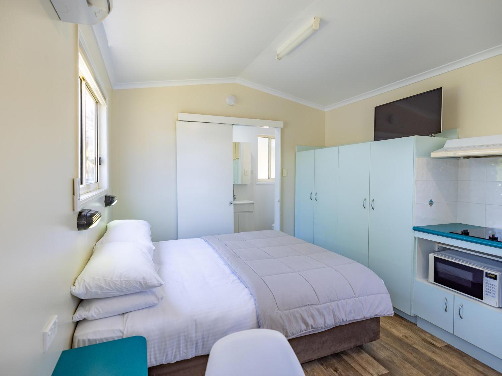 Nrma Capricorn Yeppoon Holiday Park Kinka Beach Room photo