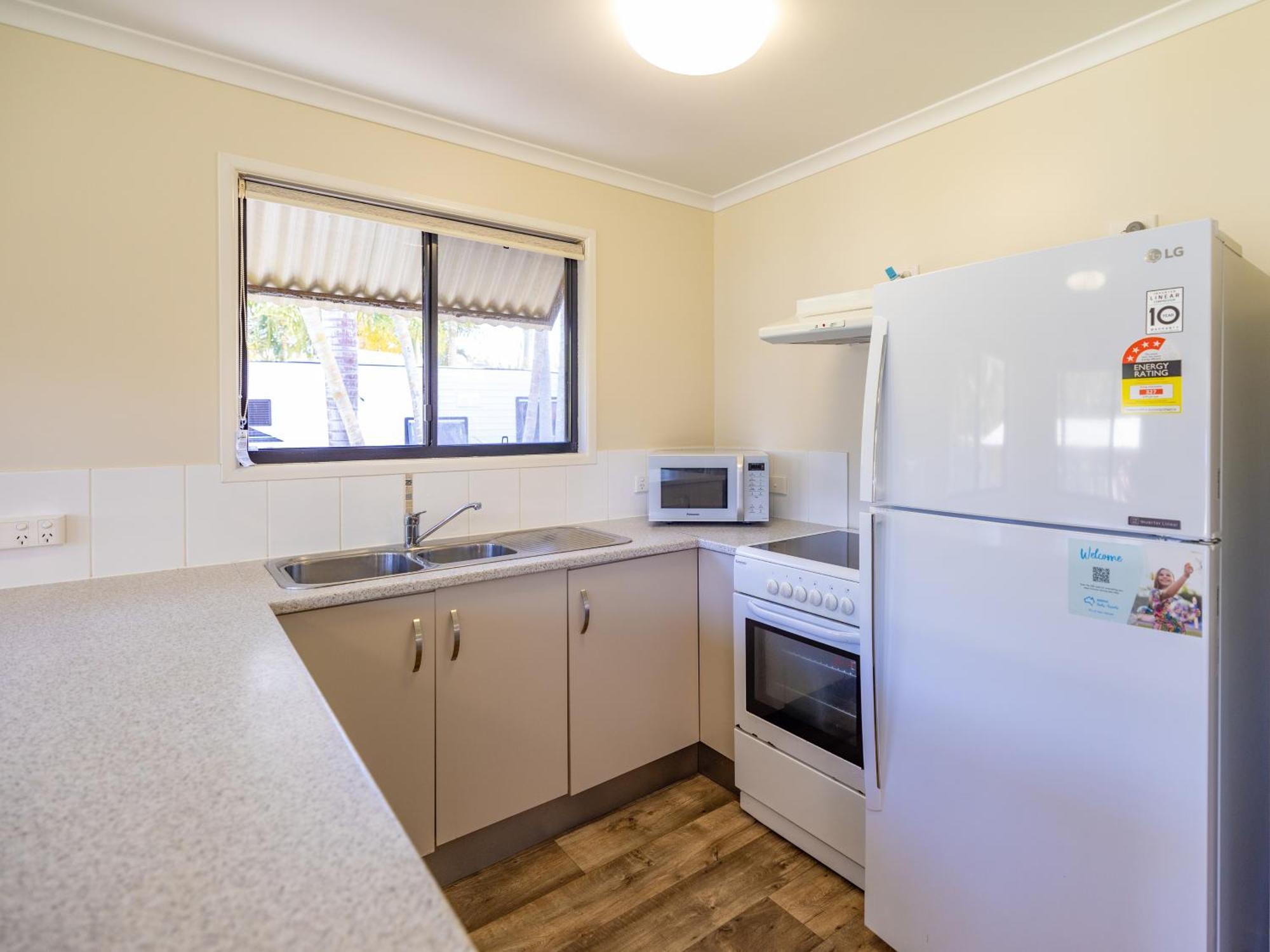 Nrma Capricorn Yeppoon Holiday Park Kinka Beach Room photo