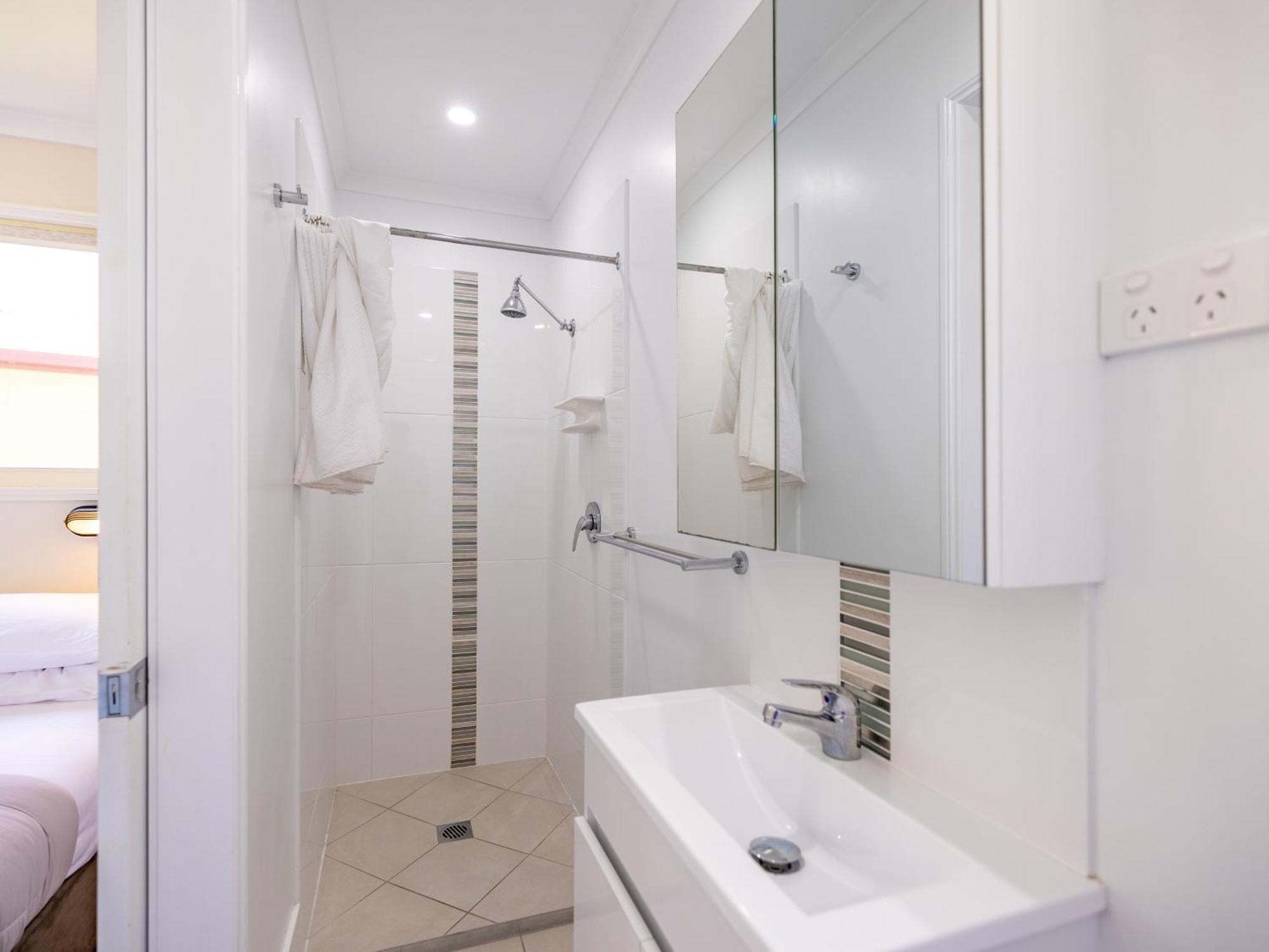 Nrma Capricorn Yeppoon Holiday Park Kinka Beach Room photo