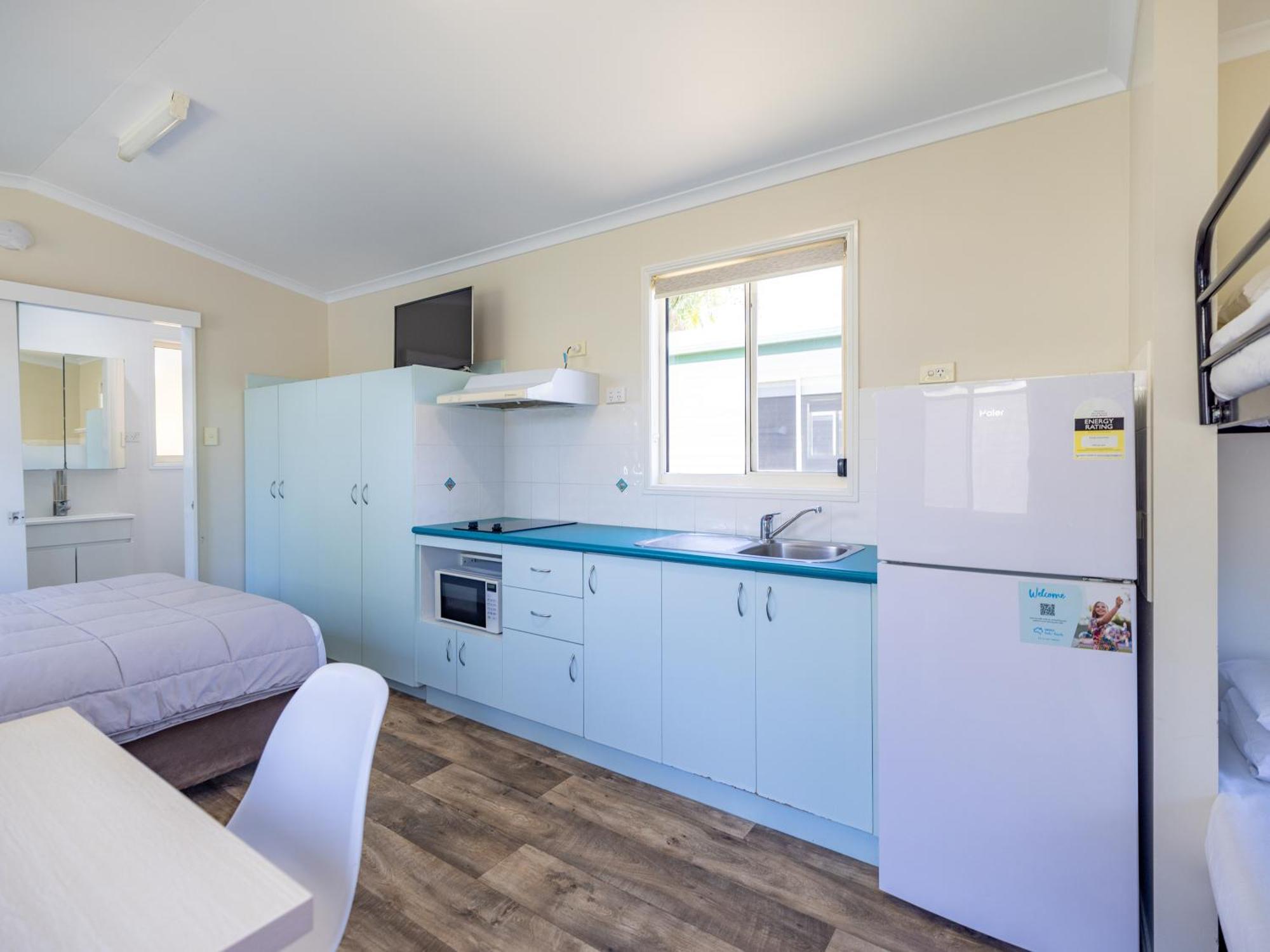 Nrma Capricorn Yeppoon Holiday Park Kinka Beach Room photo